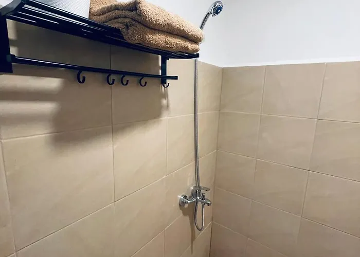 J&j Mactan Ps4, Netflix, Pool & Free Parking *